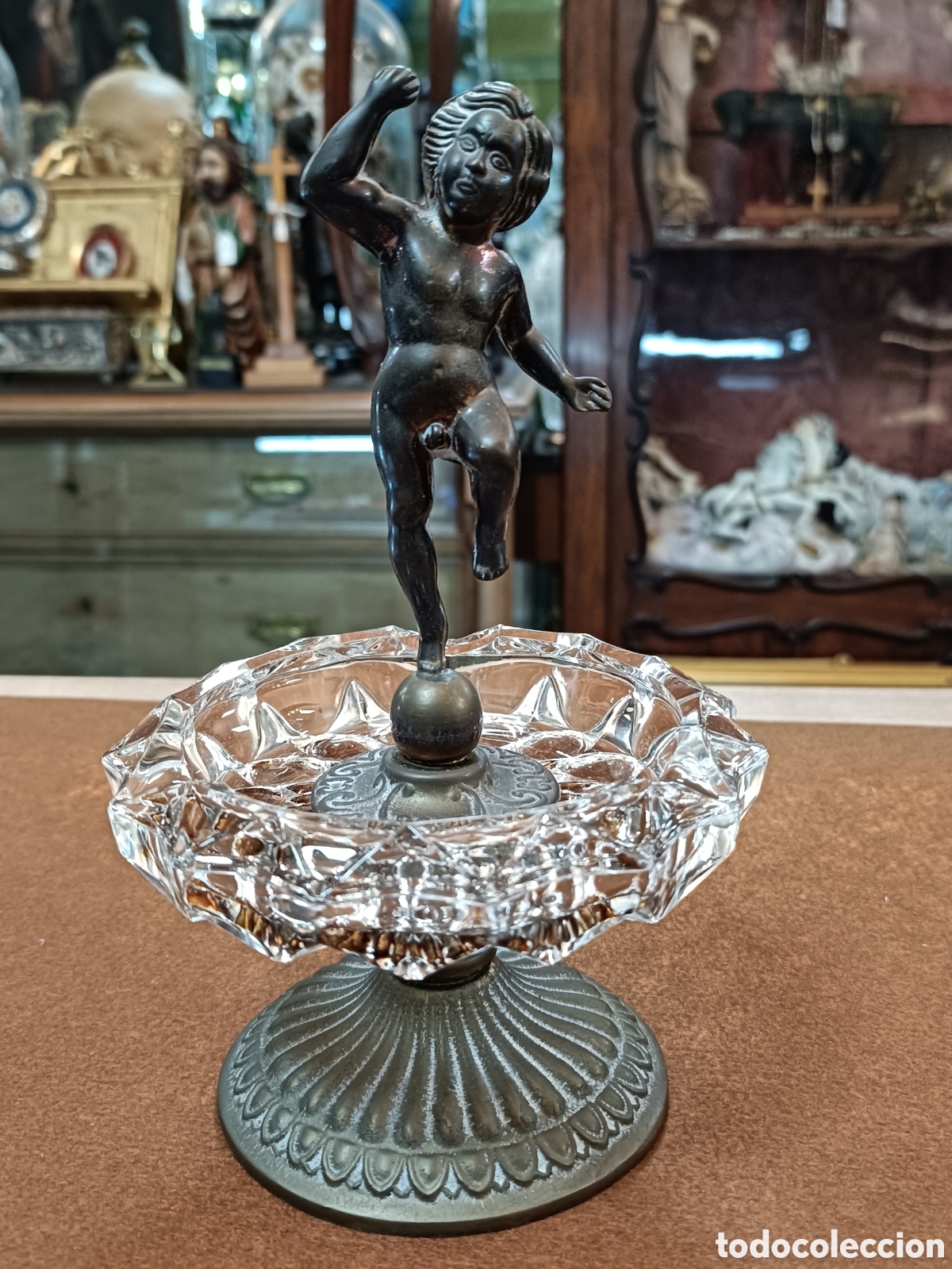 Aschenbecher: ANTIGUO CENICERO DE PIE, BRONCE Y CRISTAL.