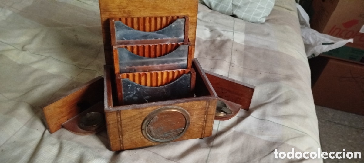 Ashtrays: Caja de cigarros de madera vintage