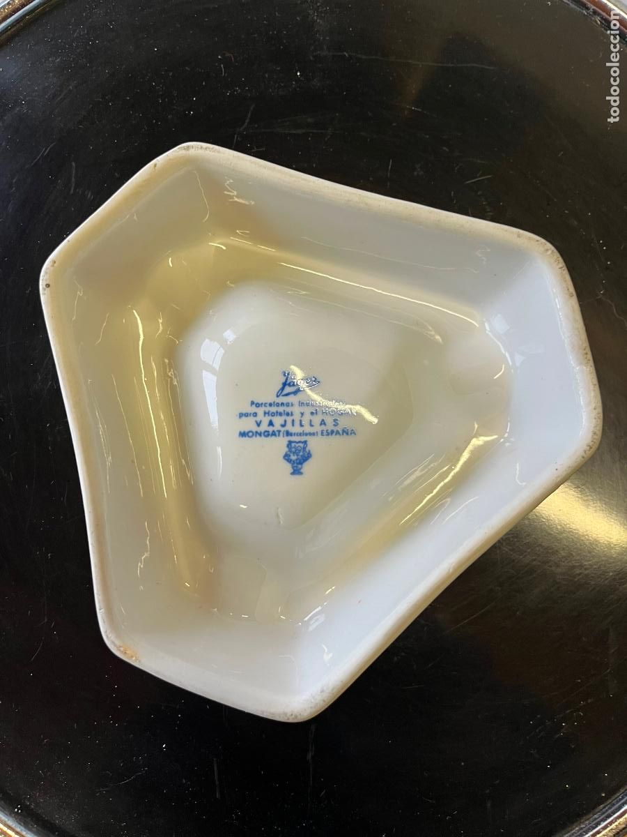 Ceniceros: Cenicero Cer&aacute;mica Triangular Martini J&auml;ger. - Foto 3