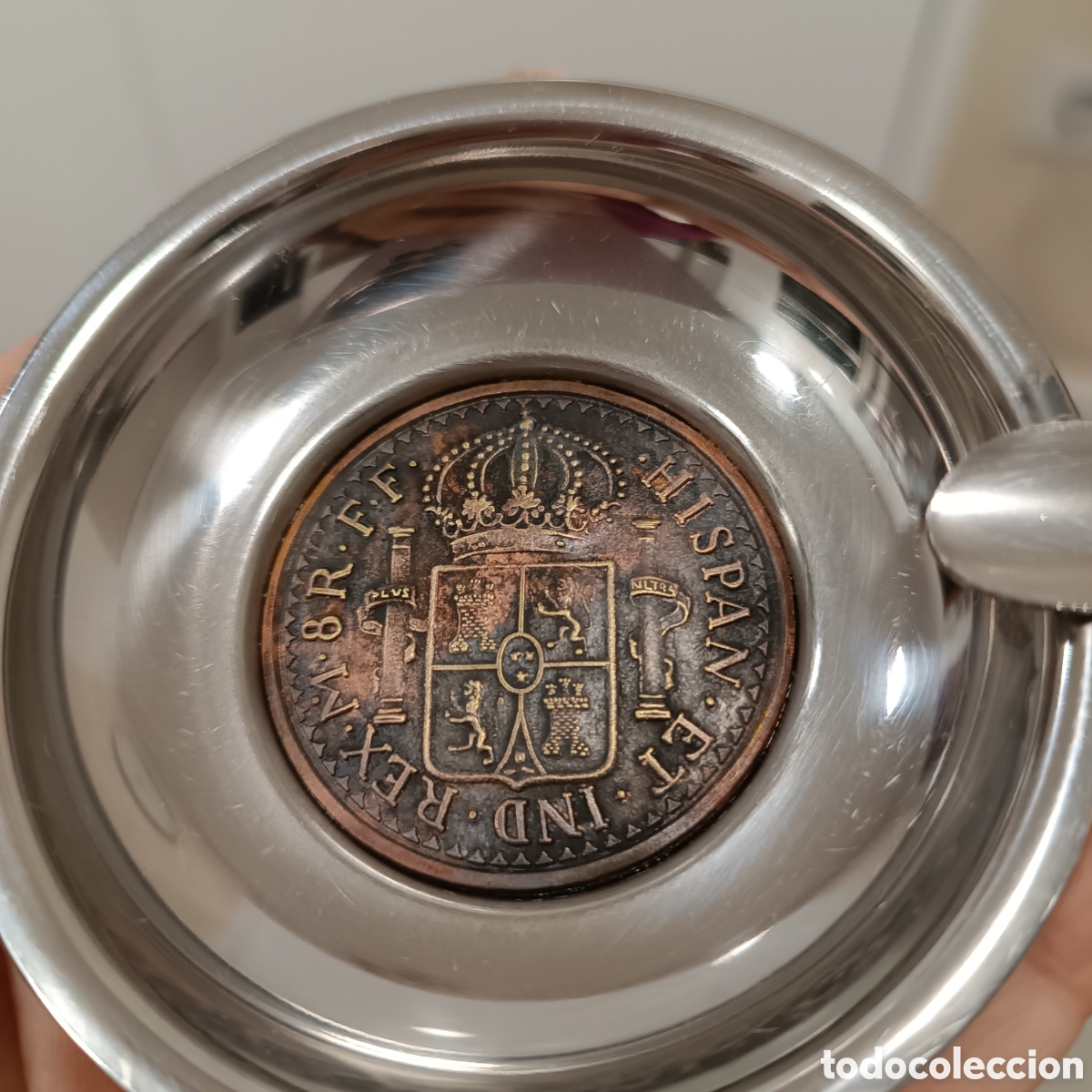 Ashtrays: Cenicero con moneda conmemorativa
