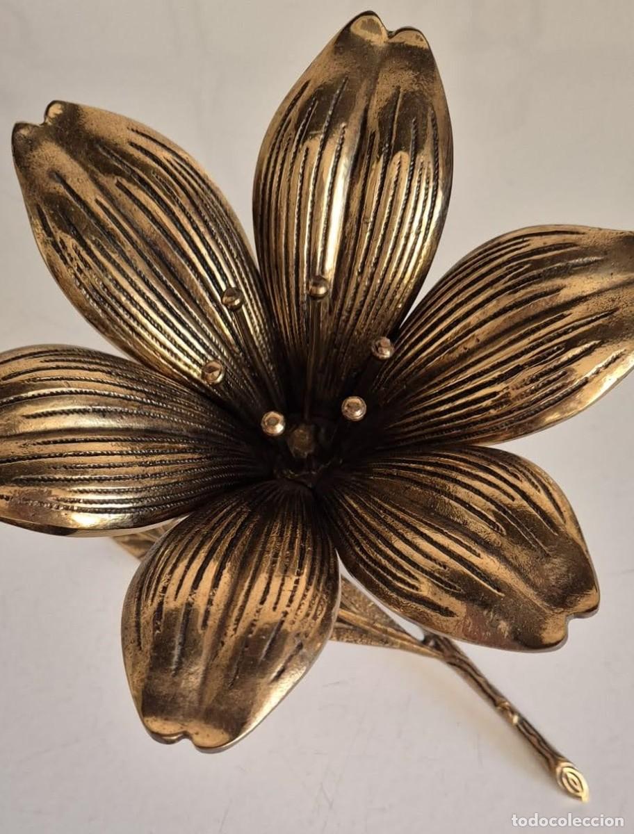 Ceniceros: Cenicero vintage de lat&oacute;n con forma de flor. - Foto 2