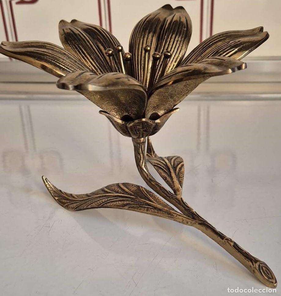 Ceniceros: Cenicero vintage de lat&oacute;n con forma de flor. - Foto 3