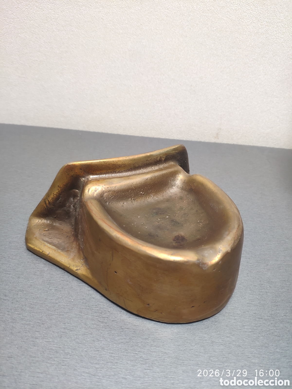 Ashtrays: Cenicero bronce artesanal antiguo tricornio guardia civil