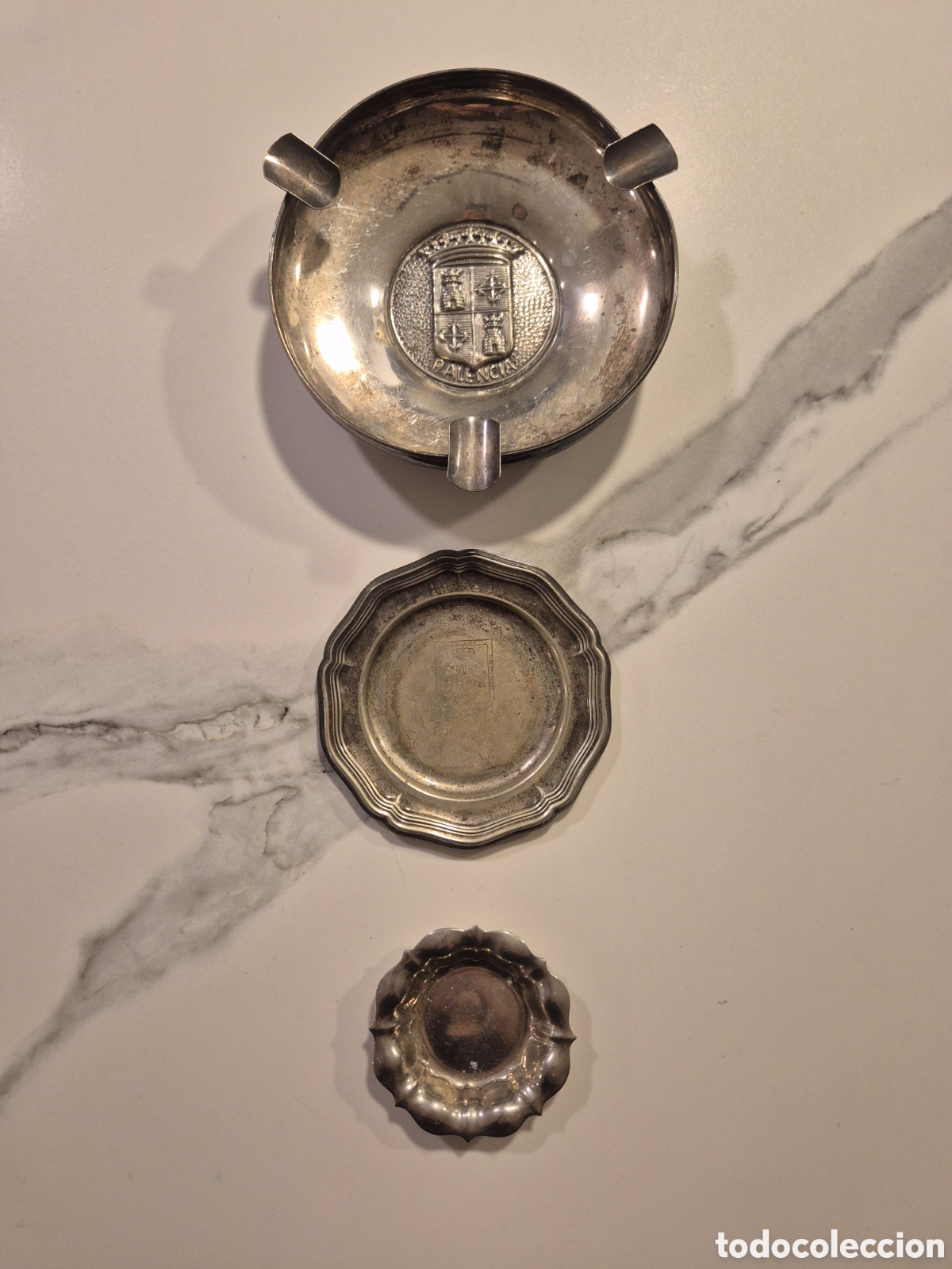 Ashtrays: Lote cenicero Valencia + 2 platillos met&aacute;licos vintage &ndash; escudos her&aacute;ldicos &ndash; estilo militar