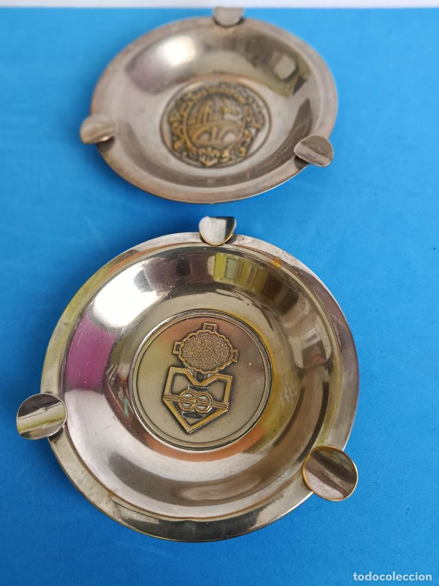 Ceniceros: DOS CENICEROS CON ESCUDOS VASCOS.PLATEADO Y DORADO