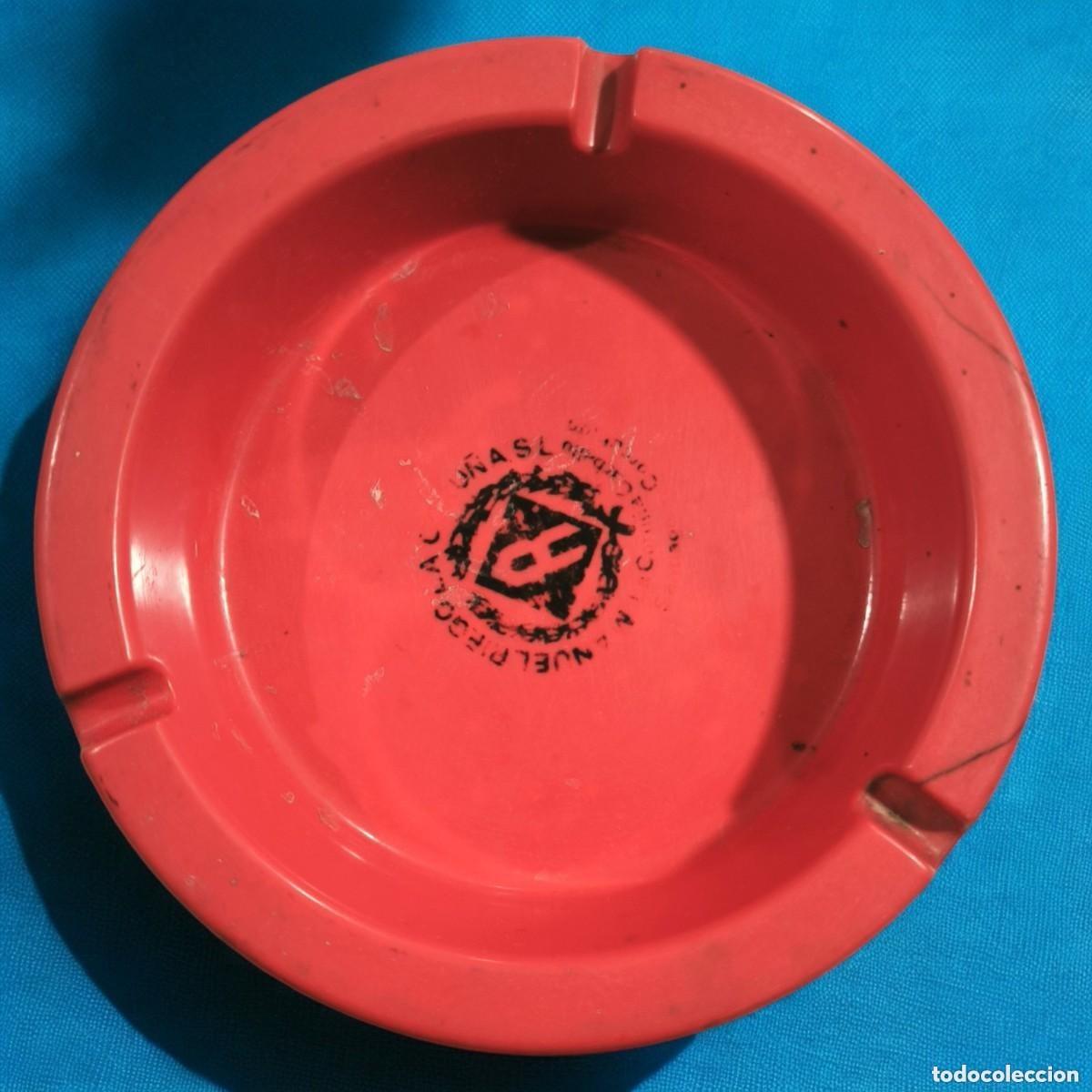 Ceniceros: Cenicero Vintage Rojo Publicitario &ndash; Pieza Cl&aacute;sica Industrial 16 cm