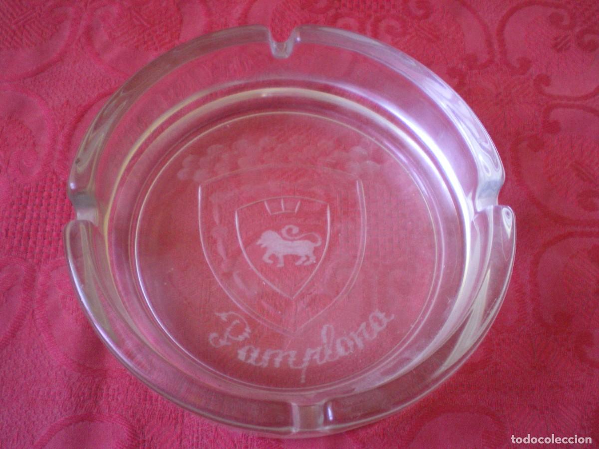 Ceniceros: CENICERO DE VIDRIO. ESCUDO DE PAMPLONA. NAVARRA.