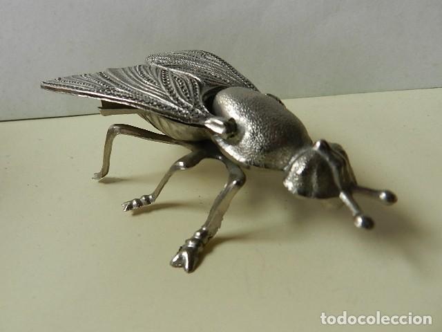 Ceniceros: Cenicero de metal vintage con forma de mosca