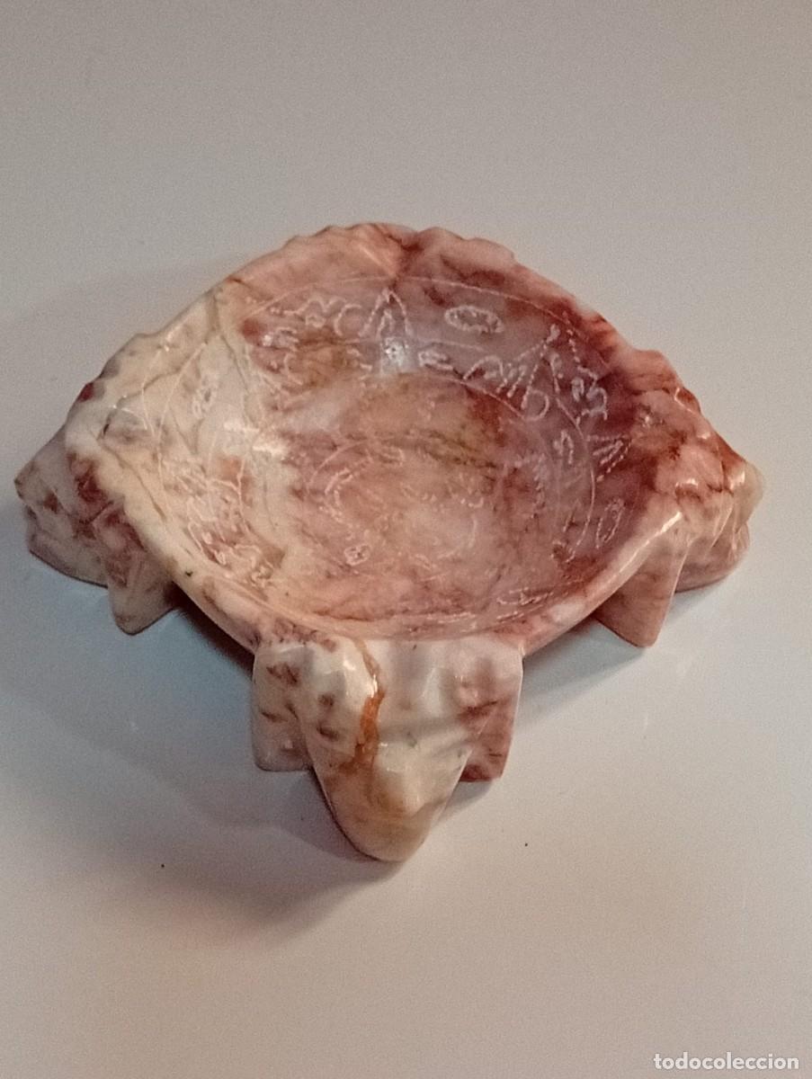 Ceniceros: cenicero de marmol con caras en los cuatro costados