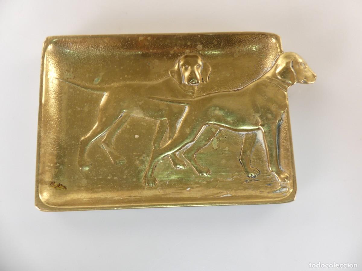 Cendriers: CENICERO EN BRONCE CON RELIEVE DE PERROS DE CAZA