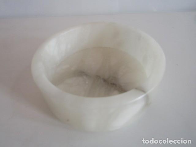 Ceniceros: PRECIOSO GRAN CENICERO DE ALABASTRO BLANCO DE 15 CM