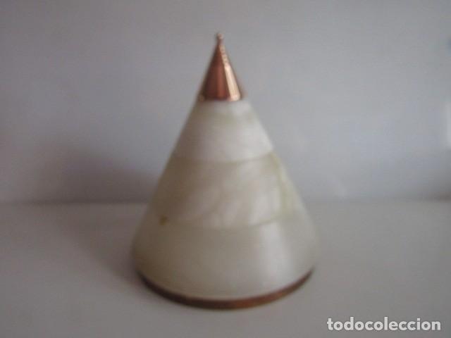 Ceniceros: PRECIOSO PIRAMIDE TORRE DE FUMADOR DE ALABASTRO PYRAMID ASHTRAY - 17 X 14 CM A&Ntilde;OS 60-70 RAR