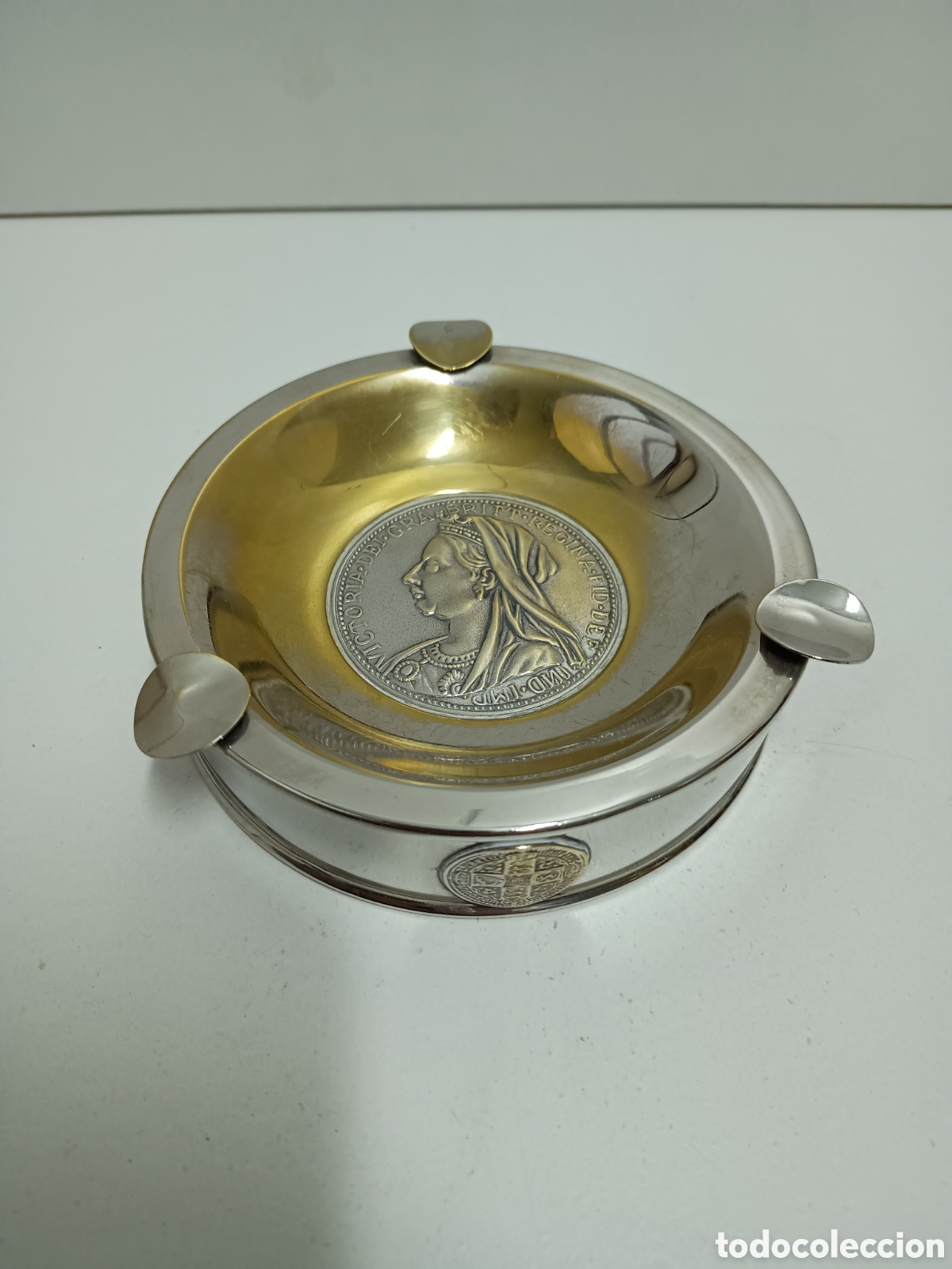 Cendriers: CENICERO DE METAL PLATEADO - REINA VICTORIA - 13,5cm