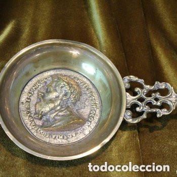 Ceniceros: Cenicero, medalla antigua, 23 cm de longitud.