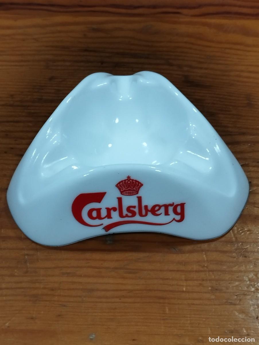 Ceniceros: CENICERO CALSBERG EN FORMA TRIANGULAR. PORCELANA.