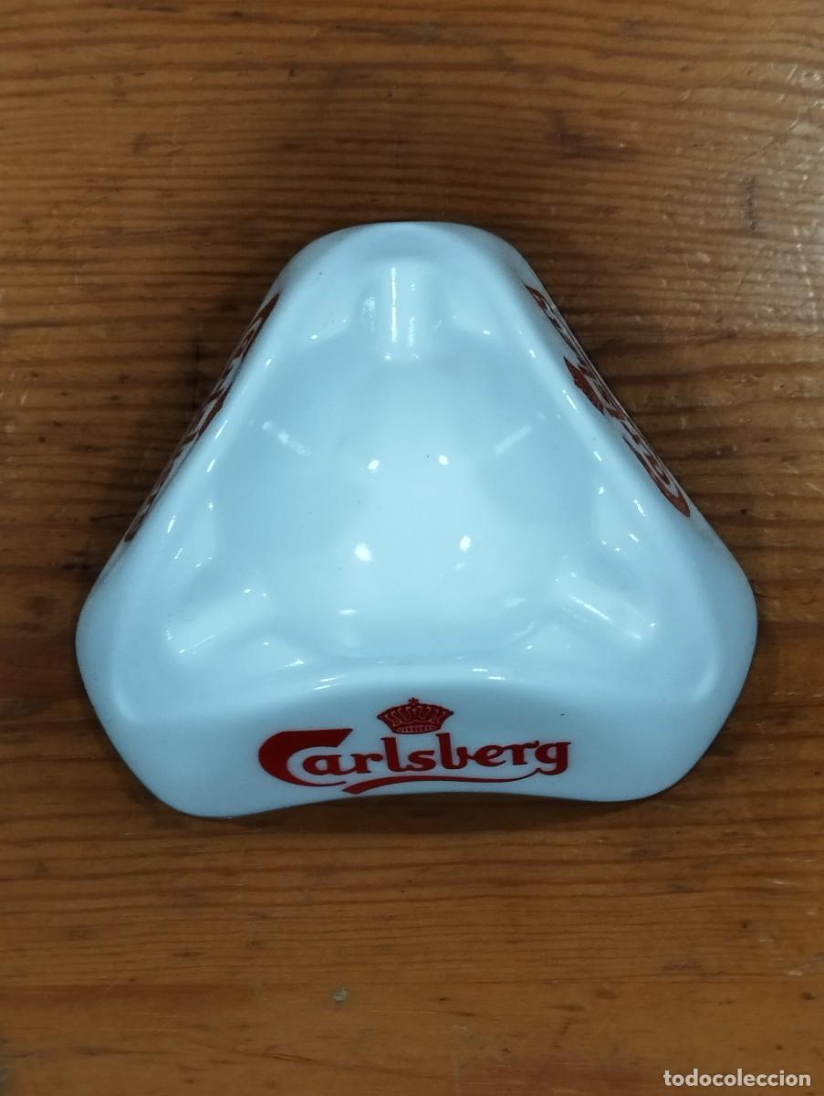 Ceniceros: CENICERO CALSBERG EN FORMA TRIANGULAR. PORCELANA. - Foto 2