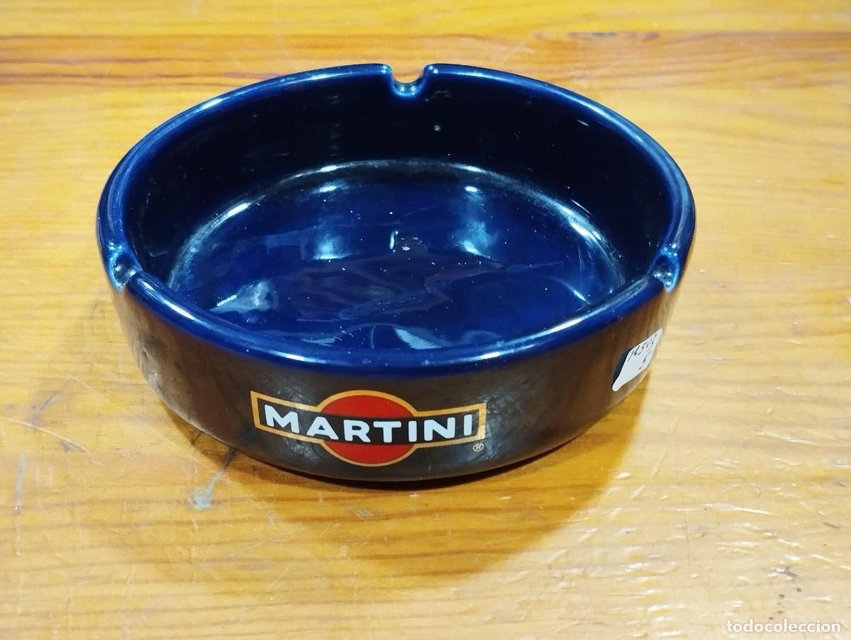 Ceniceros: CENICERO MARTINI DE PORCELANA &oacute; VIDRIO AZUL.
