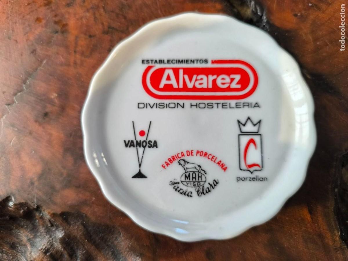 Ceniceros: Cenicero porcelana SANTA CLARA &Aacute;lvarez divisi&oacute;n hostelera, VANOSA, MAH VIGO, PORZELIAN