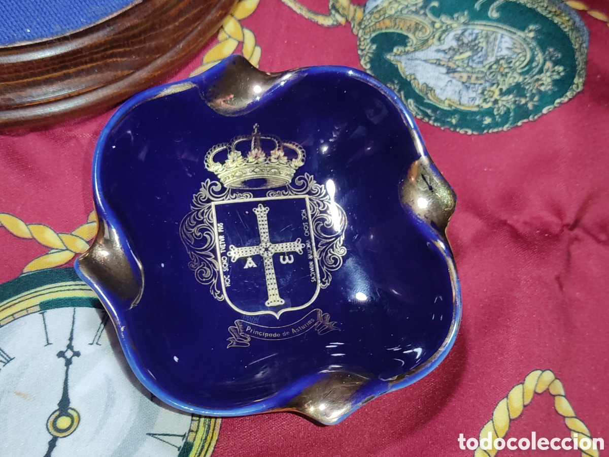 Ceniceros: Cenicero Principado de Asturias & Covadonga de porcelana.Vintage