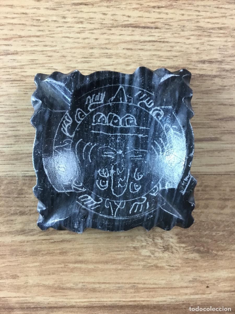 Ceniceros: CENICERO DE PIEDRA O M&Aacute;RMOL CON MOTIVOS AZTECAS DE 1960