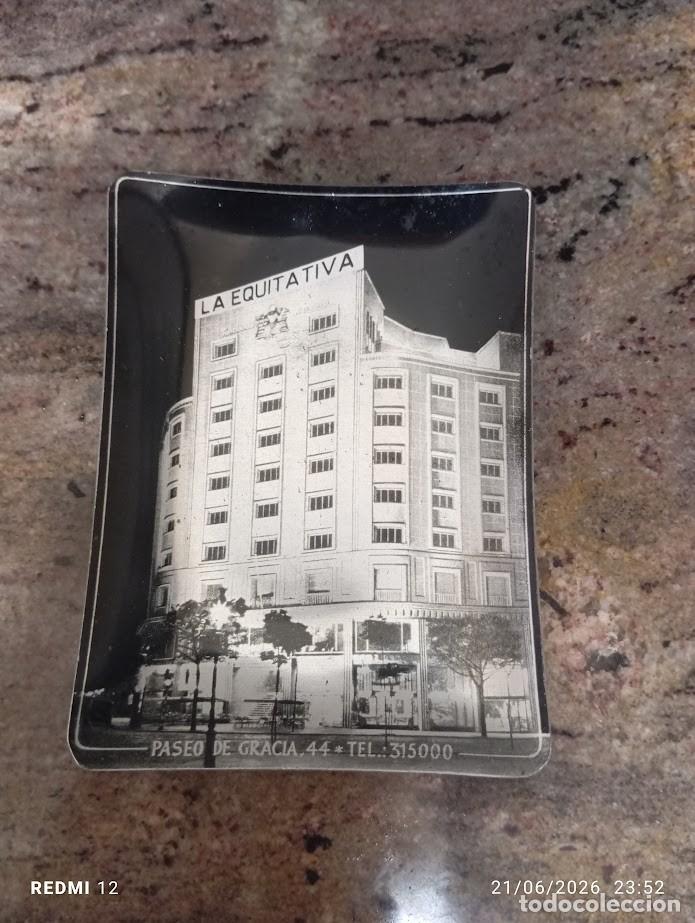Ceniceros: ANTIGUO CENICERO DE CHAPA LA EQUITATIVA / PASEO DE GRACIA BARCELONA