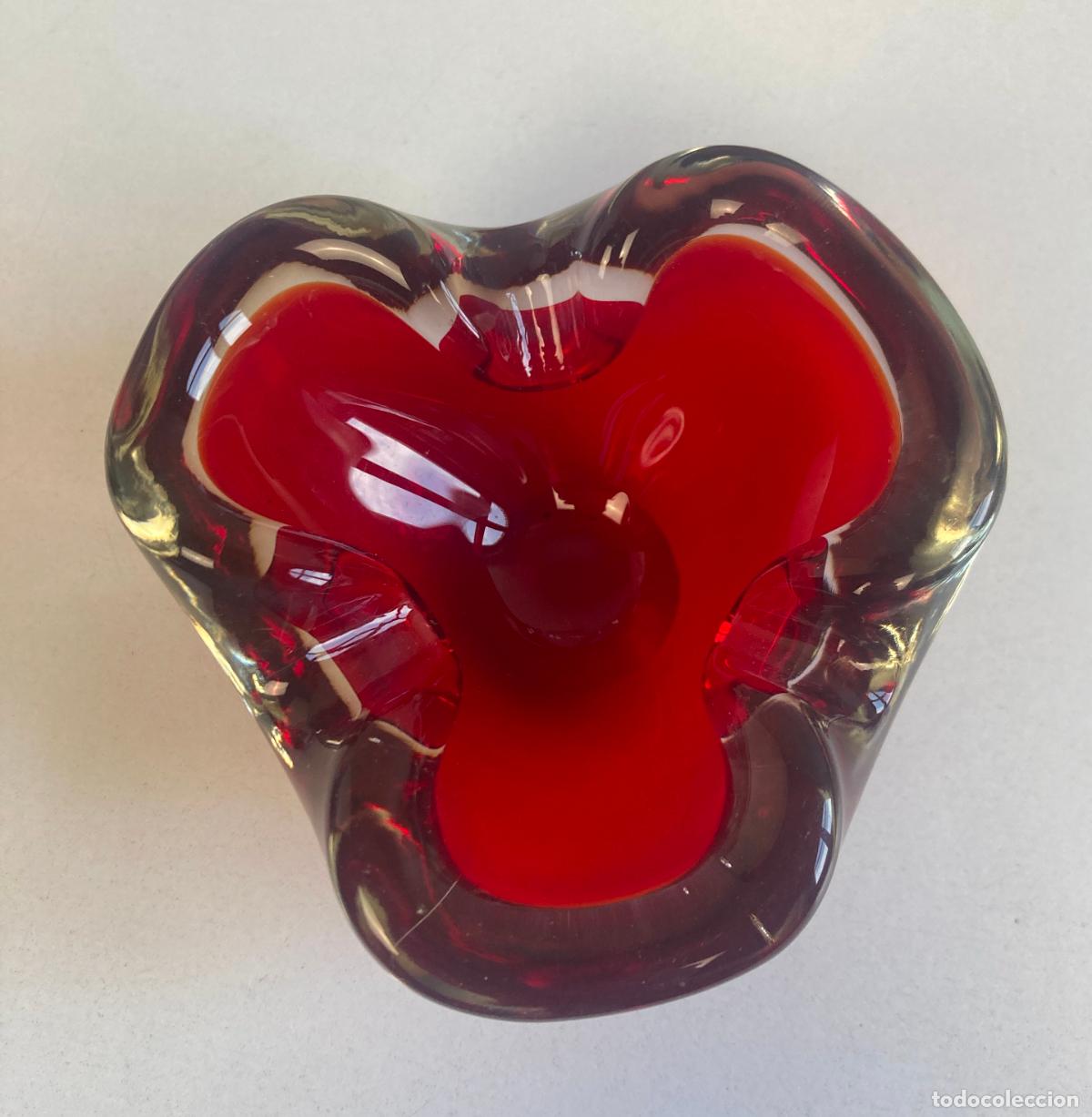 Ceniceros: Bonito cenicero de Murano, tonos rojos.