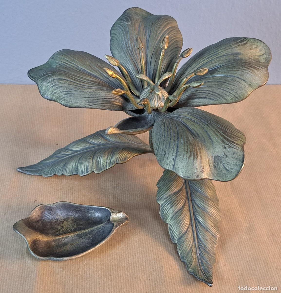 Ceniceros: Flor de bronce &ndash; conjunto de ceniceros p&eacute;talo &ndash; mediados del siglo XX
