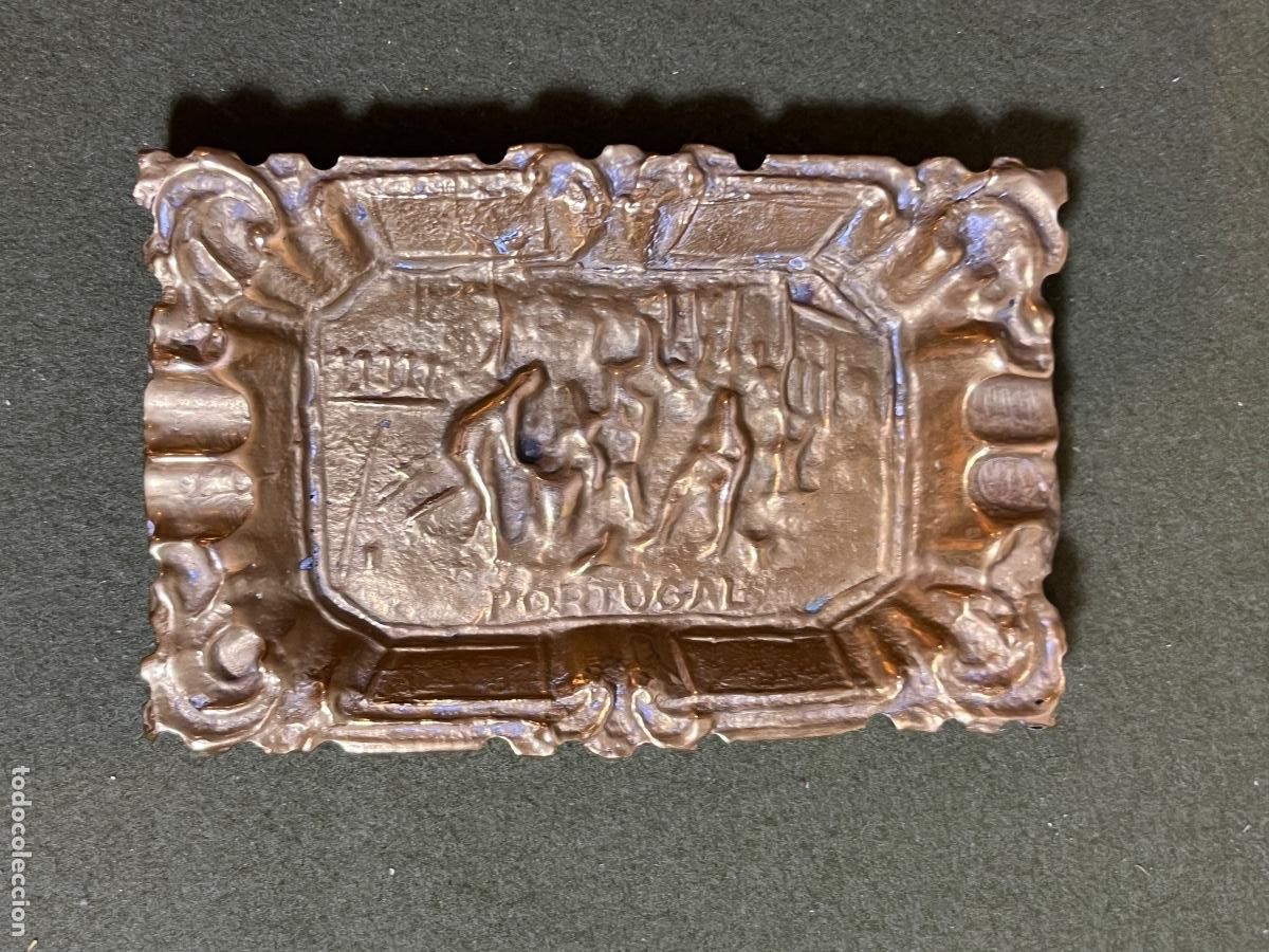 Cinzeiros: Cenicero Vintage Portugal de Lat&oacute;n o Bronce con Carabela en Relieve Souvenir N&aacute;utico A&ntilde;os 50-70