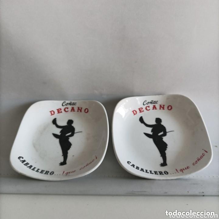 Ceniceros: Pareja de ceniceros de cer&aacute;mica con publicidad de Co&ntilde;ac Decano - Manufacturado en Espa&ntilde;a