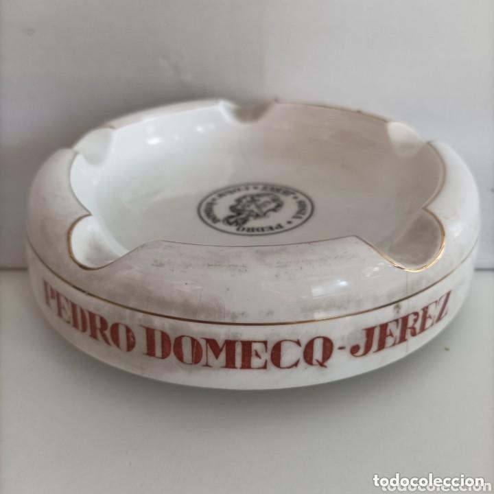 Ceniceros: Cenicero de cer&aacute;mica con publicidad de Pedro Domecq - Jerez. Royal - China Vigo