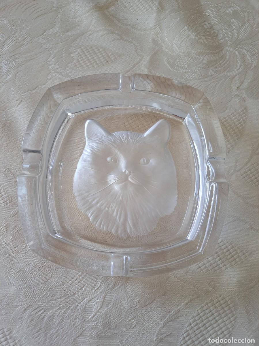Ceniceros: Cenicero de Cristal d'Arques gato persa 3D, esmerilado a&ntilde;os 80