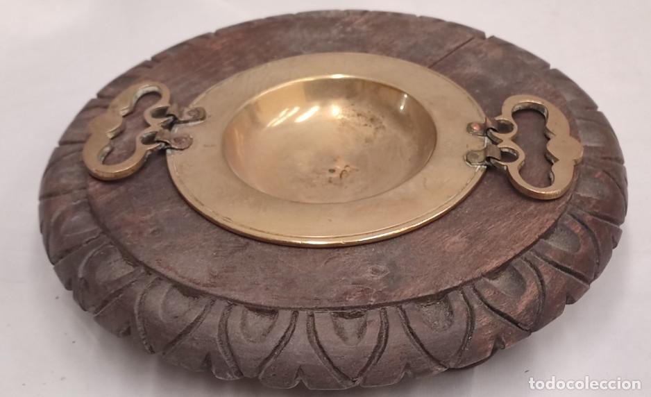 Ceniceros: ANTIGUO CENICERO CON FORMA DE BRASERO EN LATON Y MADERA