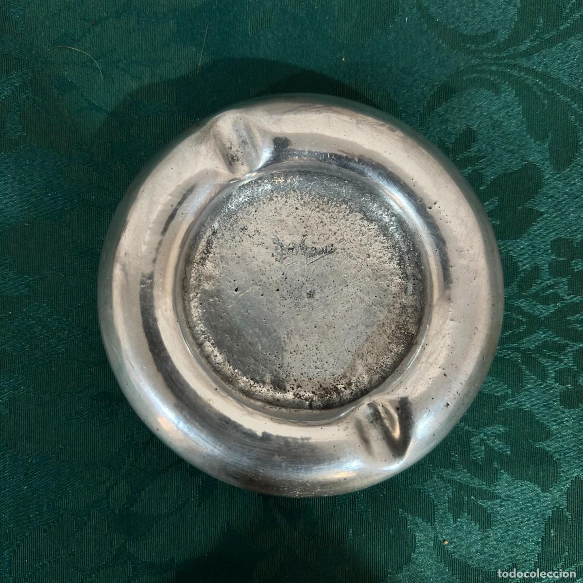 Ceniceros: Cenicero Vintage de Metal Plateado o Peltre