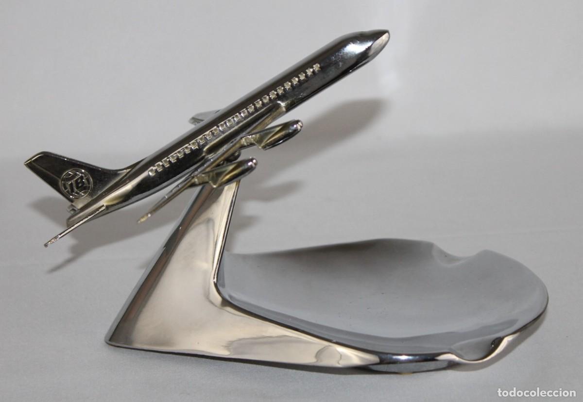 Ceniceros: Maqueta de avi&oacute;n Iberia con cenicero. Metal cromado IMSA. Villanueva y Geltr&uacute;