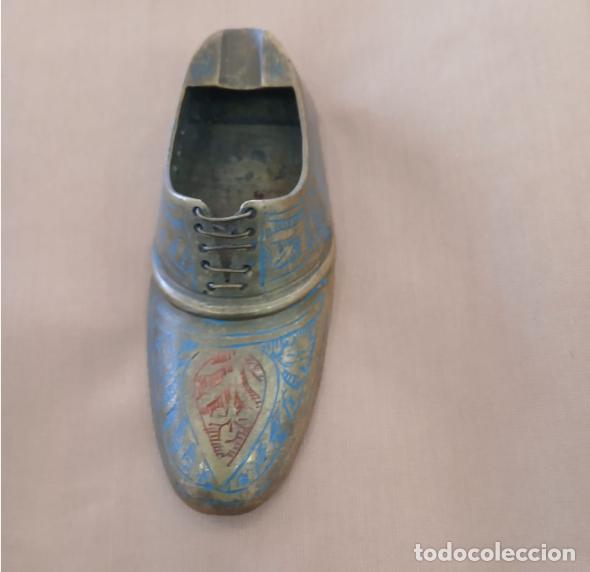 Ceniceros: Cenicero de bronce con esmalte
