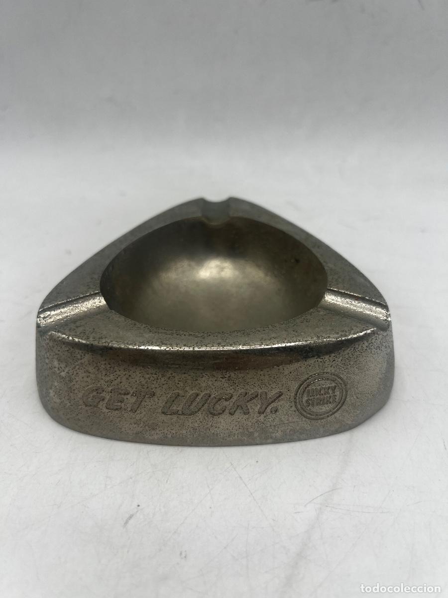 Ceniceros: CENICERO DE METAL GET LUCKY. LUCKY STRIKE. 11 x 3,5 CM.