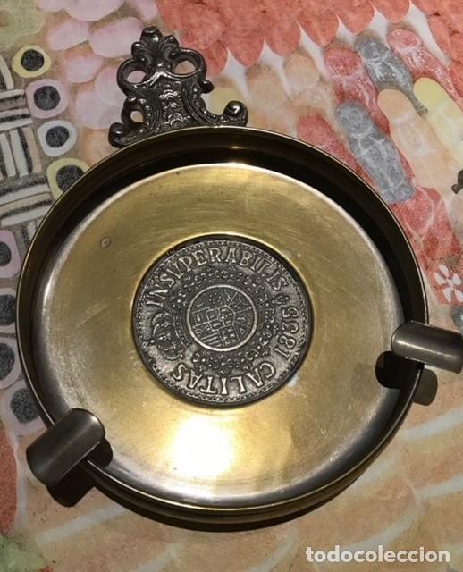 Ceniceros: Cenicero de Bronce con Moneda Antigua