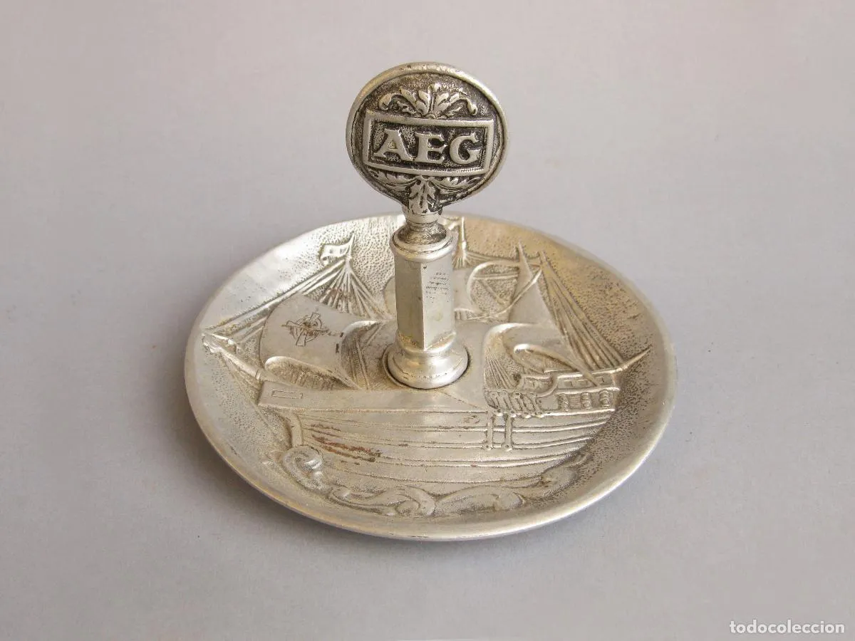 ANTIGUO CENICERO PUBLICITARIO DE AEG CON UNA CARABELA.