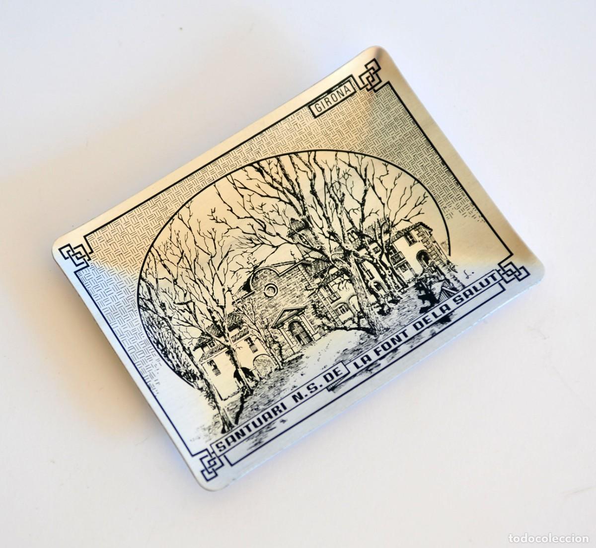 Ceniceros: Cenicero vintage de aluminio anodizado plateado. Santuari N. S. de la Font de la Salut, Girona.