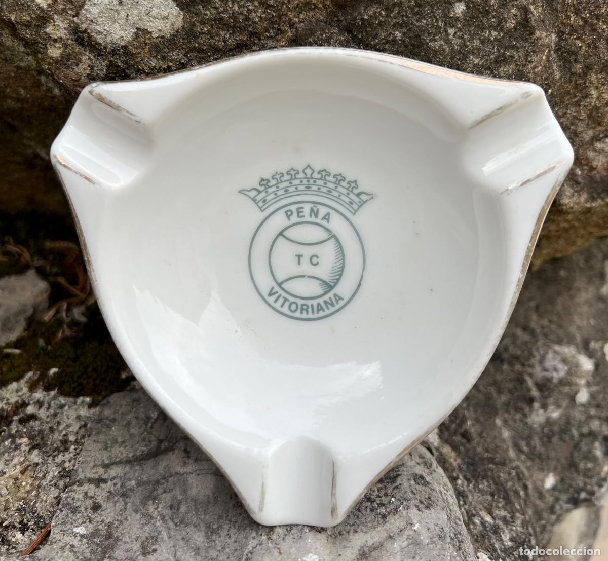 Ceniceros: Cenicero porcelana de la Pe&ntilde;a Vitoriana T C (Tenis Club) - Vitoria - &Aacute;lava