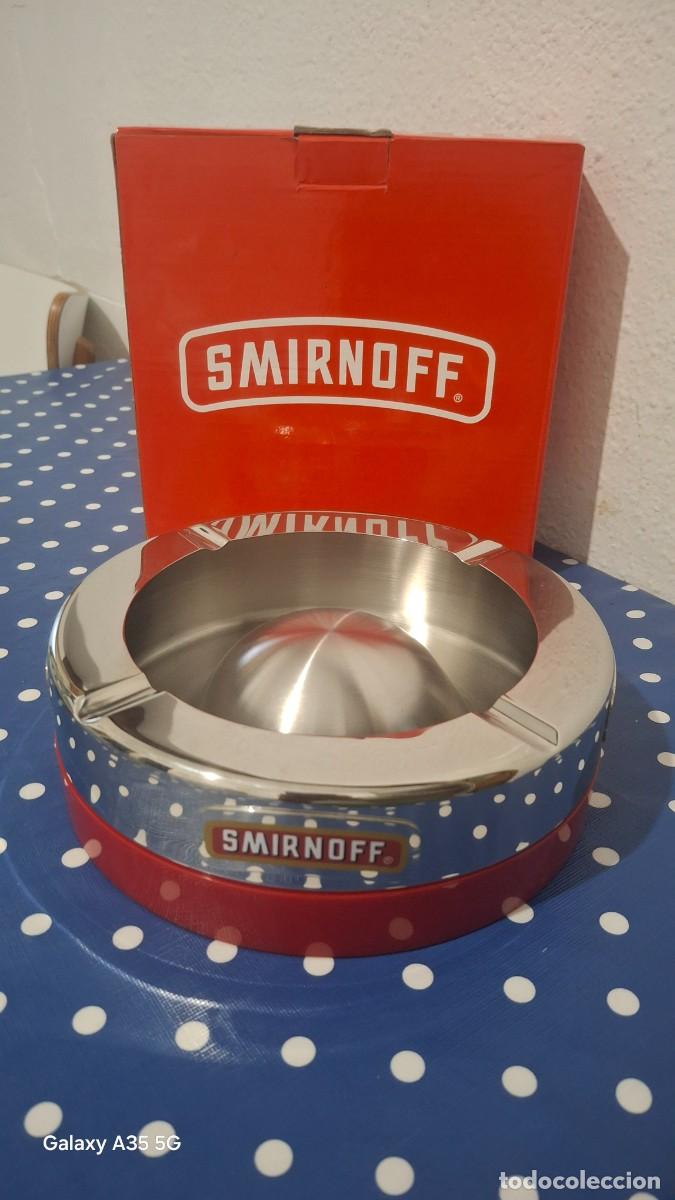 Ceniceros: Cenicero obsequio Smirnoff,a estrenar