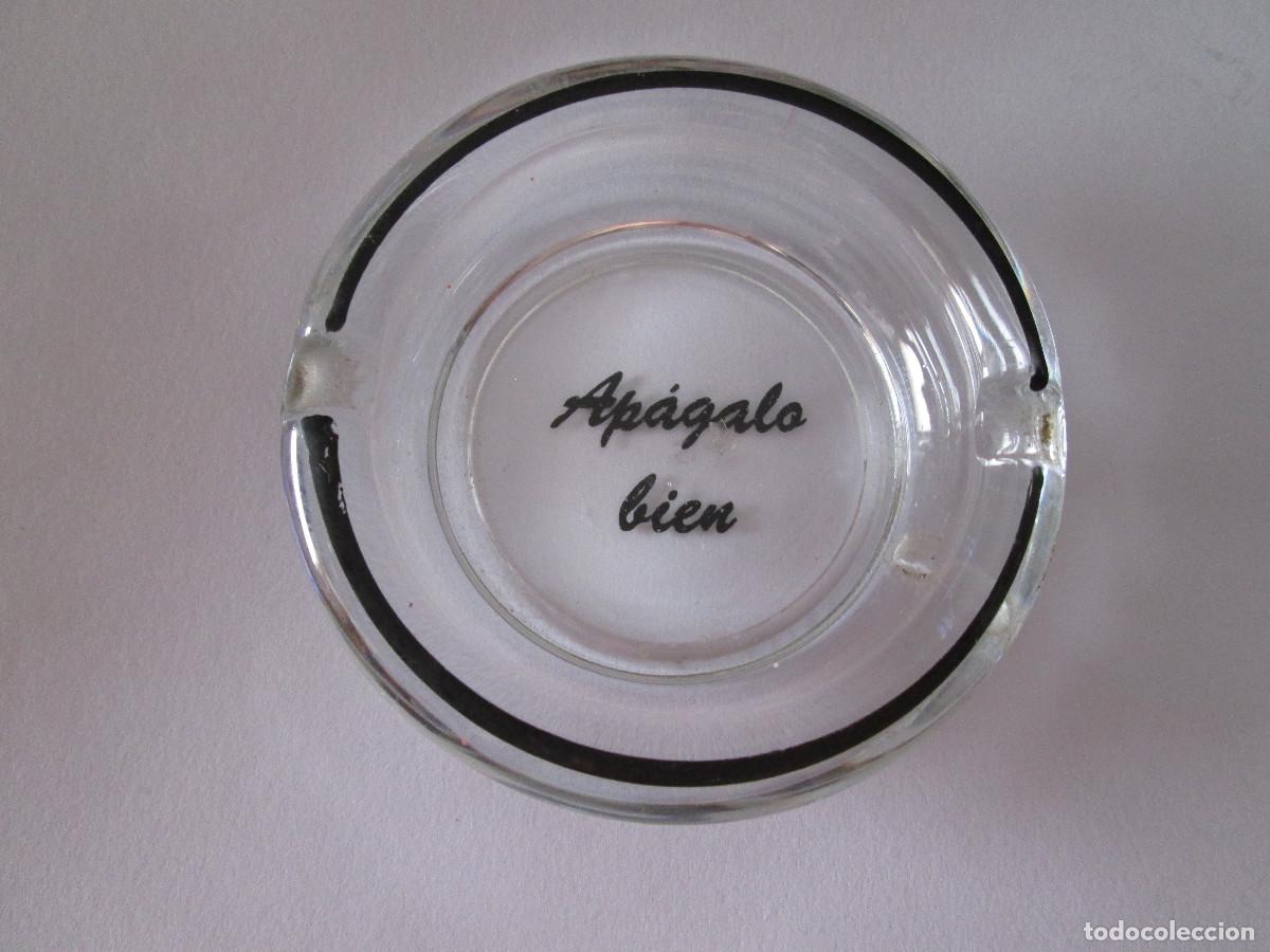 Ceniceros: CENICERO DE CRISTAL PEQUE&Ntilde;O CON INSCRIPCION : APAGALO BIEN - 8 CM DIAMETRO 2 CM ALTURA