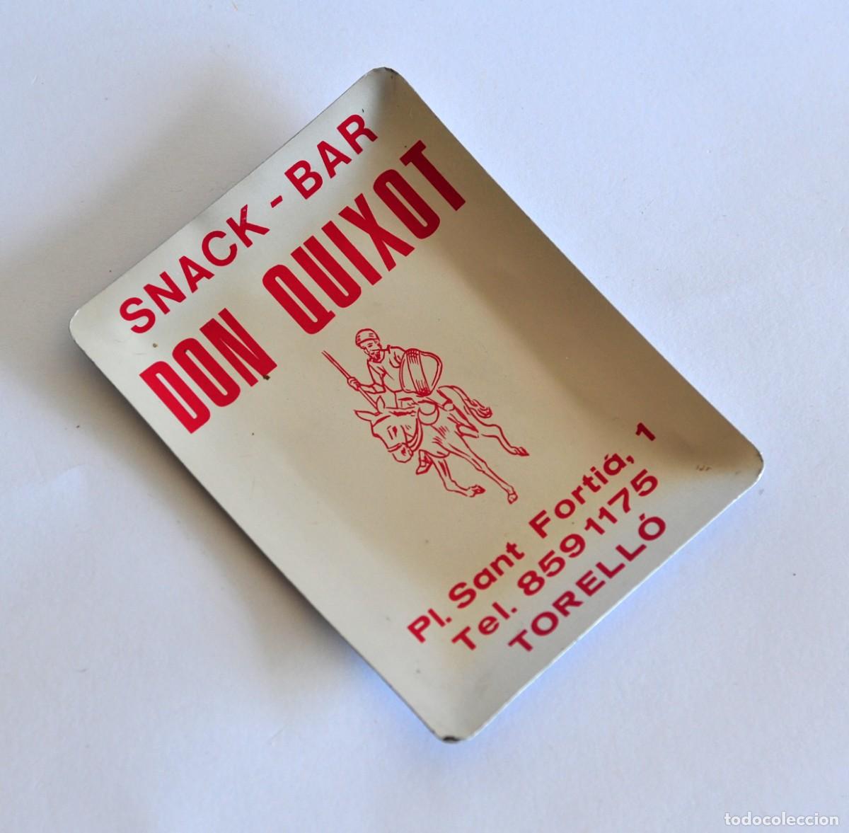 Ceniceros: Cenicero vintage de aluminio anodizado plateado, con letras y logo rojos. Publicidad Bar DON QUIXOT