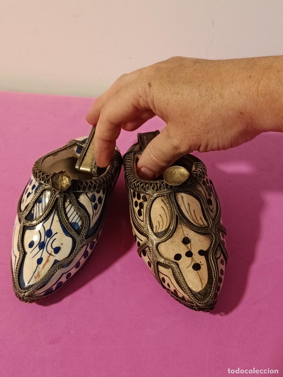 Ceniceros: DOS CENICEROS BABUCHAS DE CERAMICA ARABE