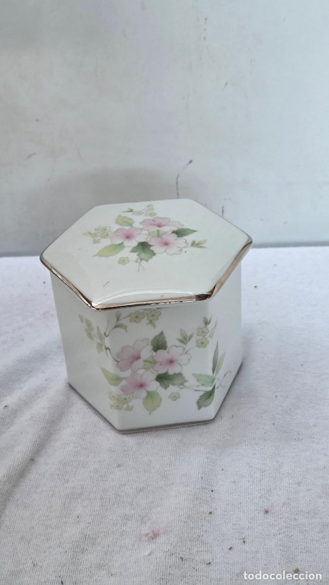 Ceniceros: tarro de porcelana firmado - Foto 2