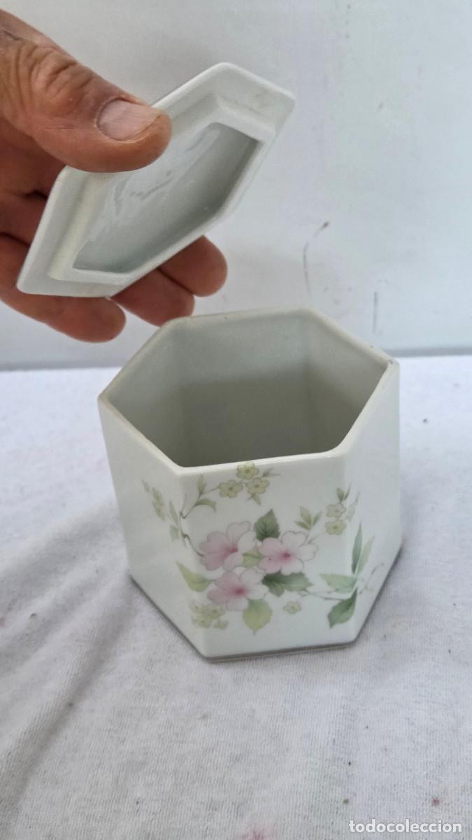Ceniceros: tarro de porcelana firmado - Foto 3