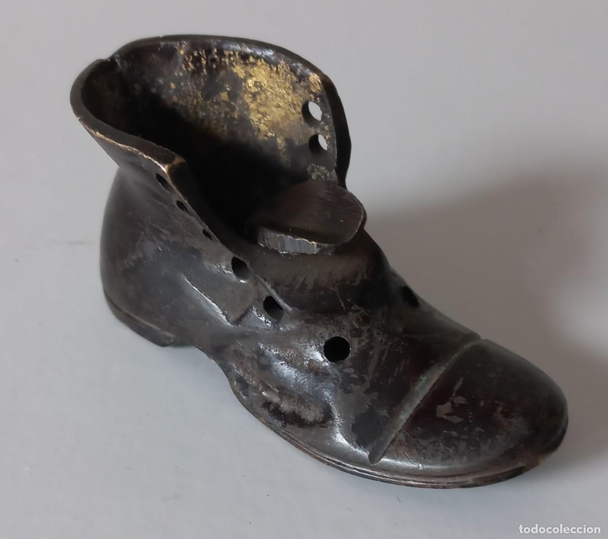 Ceniceros: Cenicero metal con forma de bota - Foto 2