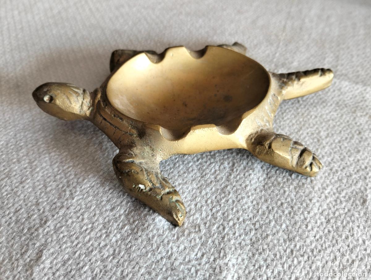 Ashtrays: Figura cenicero de lat&oacute;n metal dorado con forma de tortuga marina de los a&ntilde;os 60-70