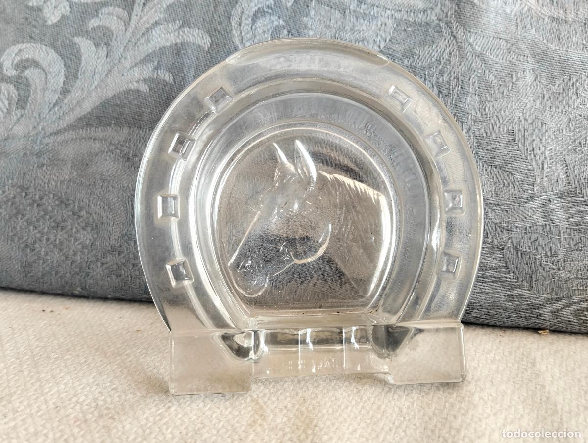 Ashtrays: Cenicero antiguo de cristal prensado forma de herradura y cabeza de caballo de los a&ntilde;os 70-80