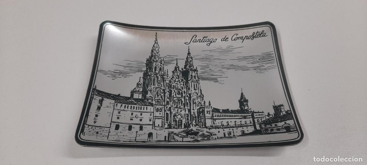 Ceniceros: BONITO Y ANTIGUO CENICERO DE SANTIAGO DE COMPOSTELA . REALIZADO EN ALUMINIO . A&Ntilde;OS 60